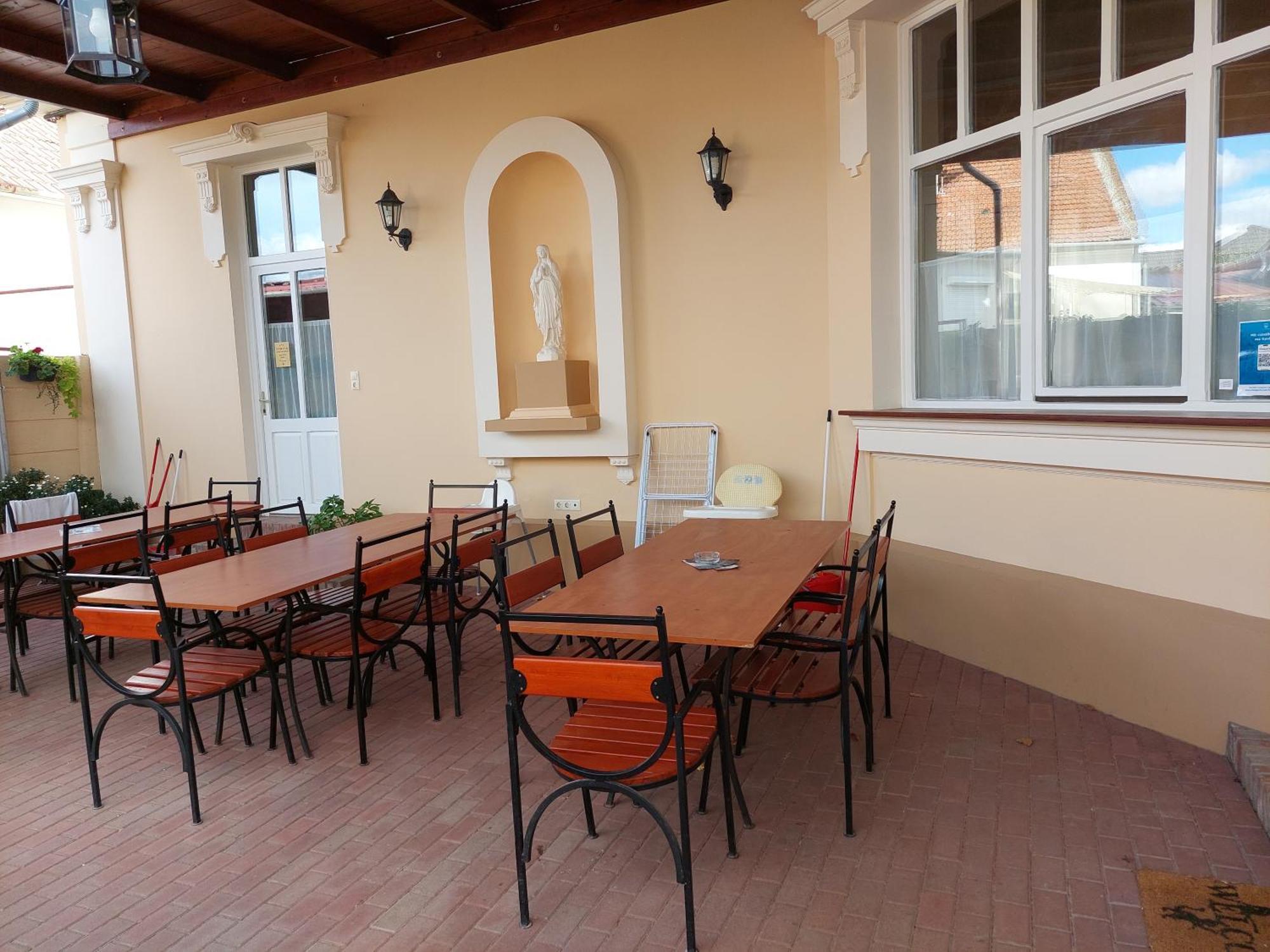 Gyulai Meseház Apartman Exterior foto