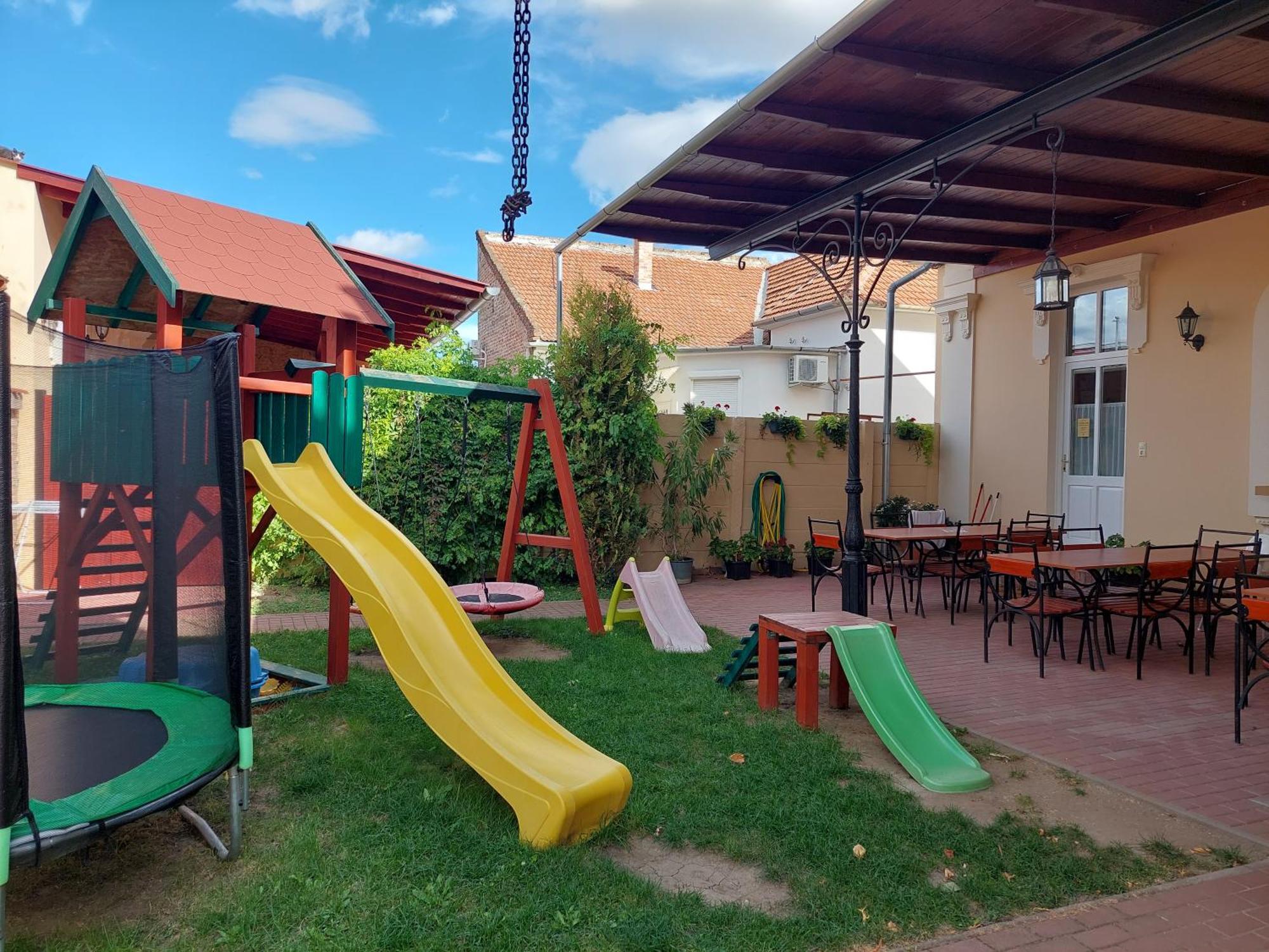 Gyulai Meseház Apartman Exterior foto